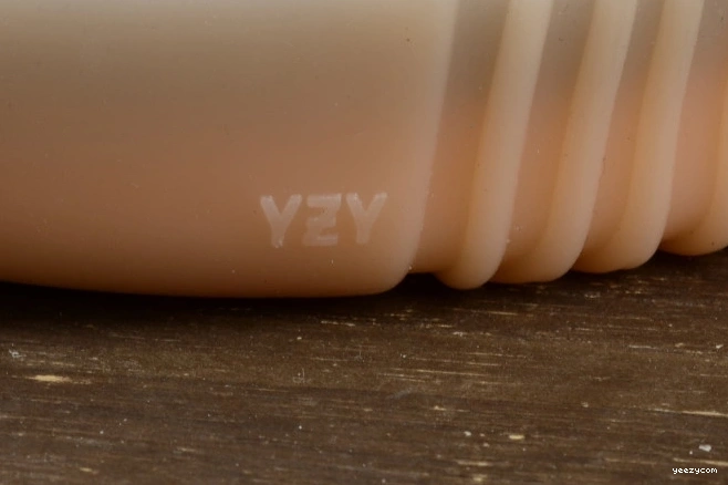 Yeezy Light 750 Boost BY2456 adidas Brown 1204